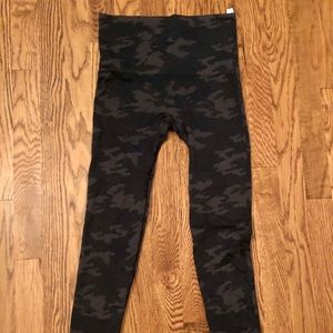 Spanx Look at Me Now Seamless Legging Black Camo